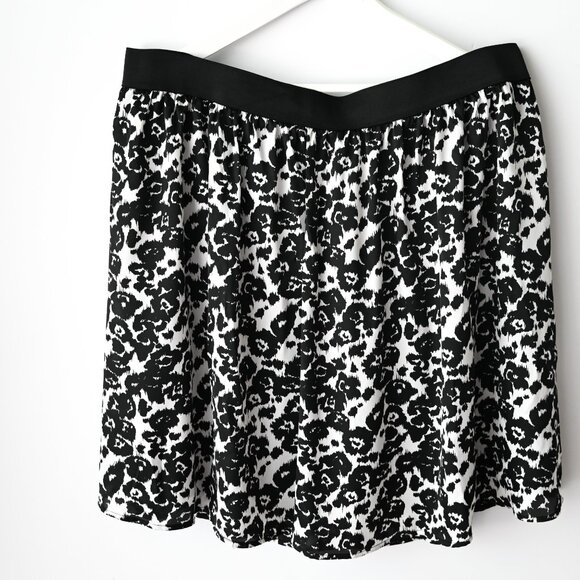 WORTHINGTON Black & White Print Skirt with Elastic Waist - Size 2X - Picture 1 of 7